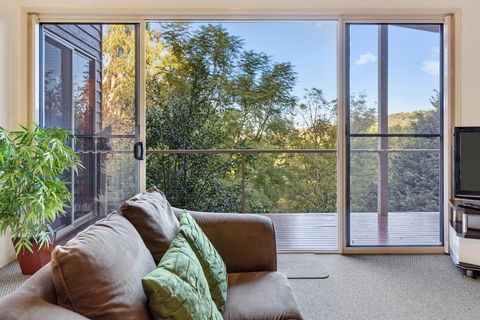 Ravensbourne Escape- Kookaburra Kottage - Accommodation Gladstone 0
