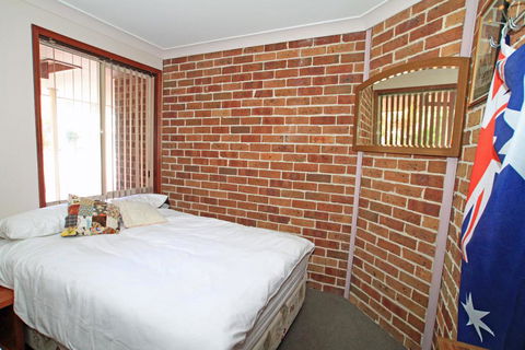 Ray Of Sunshine - Waterfront Reserve - Accommodation Gladstone 1