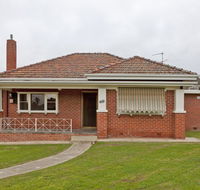 Red Brick Beauty - Central Cottage - Accommodation Gladstone