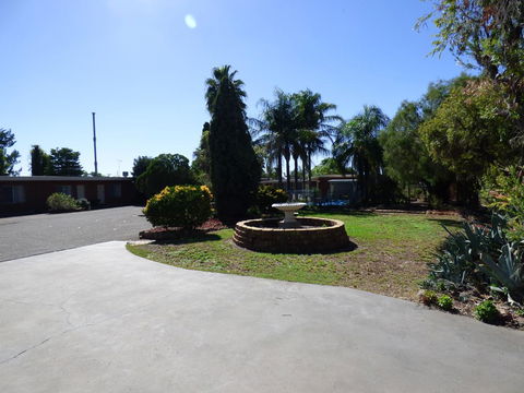 Red Chief Motel - Accommodation Gladstone 0