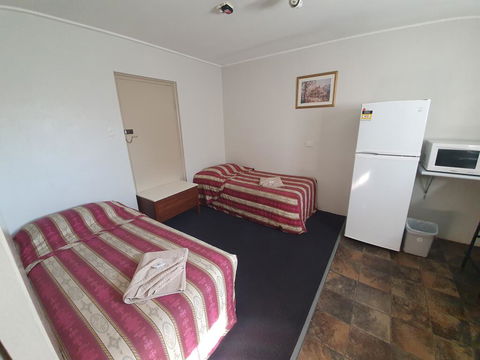Red Chief Motel - Accommodation Gladstone 1