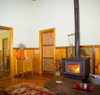 Red Tractor Retreat - Accommodation Gladstone