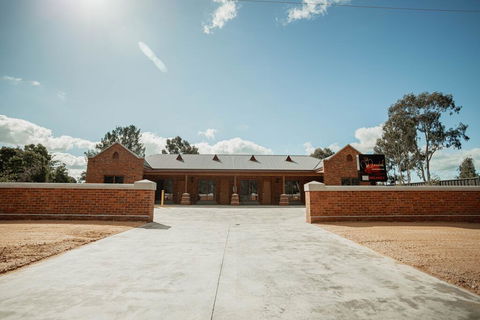 Red Waratah Accommodation - Accommodation Gladstone 0