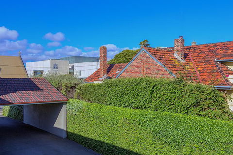 Redwood Manor Motel Apartments - Accommodation Gladstone 3