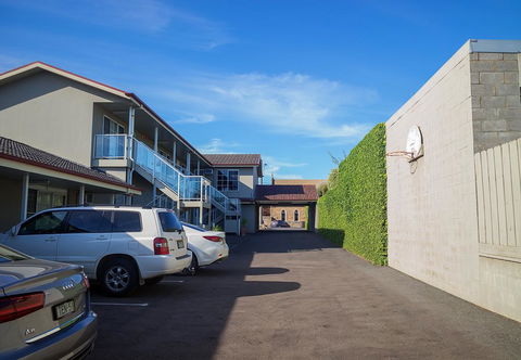 Redwood Manor Motel Apartments - Accommodation Gladstone 2