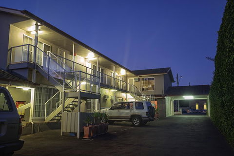 Redwood Manor Motel Apartments - Accommodation Gladstone 1