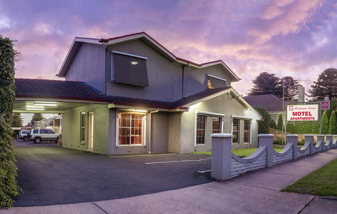 Redwood Manor Motel Apartments - Accommodation Gladstone 0
