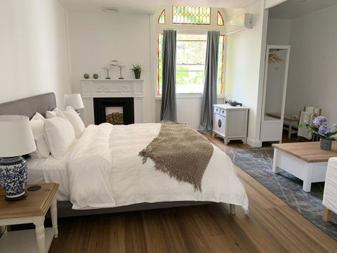 REED HOUSE At Maleny-The White Pavilion - Accommodation Gladstone 2
