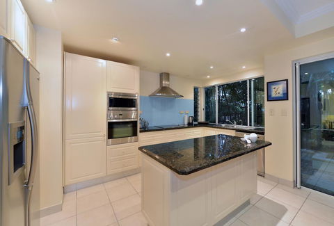 Reef Villa Port Douglas - Accommodation Gladstone 2