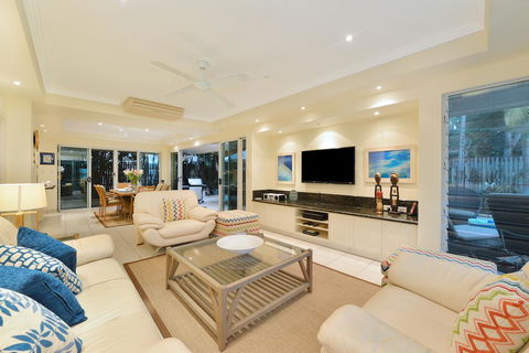 Reef Villa Port Douglas - Accommodation Gladstone 3
