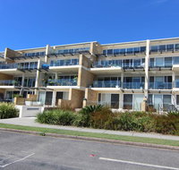 Regatta 3 - On The Lake- Little Street - Accommodation Gladstone