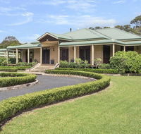 Reign Manor - large group accommodation - Accommodation Gladstone
