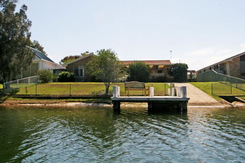 Relax And Enjoy The River - Accommodation Gladstone 1
