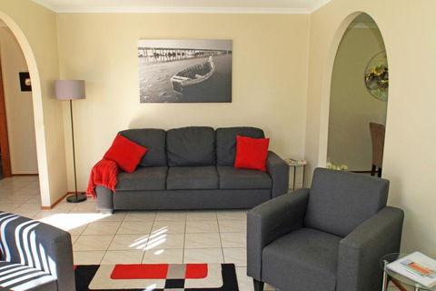 Relax And Unwind In Badgee - Accommodation Gladstone 2