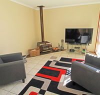 Relax and Unwind in Badgee - Accommodation Gladstone