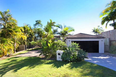 Relax At Coolum - Accommodation Gladstone 3
