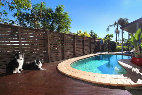 Relax At Coolum - Accommodation Gladstone 0