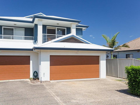 Relax At Pacific', 1/26 Pacific Avenue - Private Duplex With Enclosed Yard - Accommodation Gladstone 0