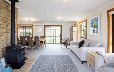 Relax On Ryan @ Robe - Accommodation Gladstone 1