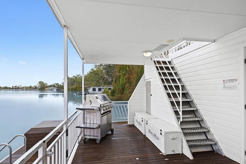 Renmark River Villas And Boats & Bedzzz - Accommodation Gladstone 2