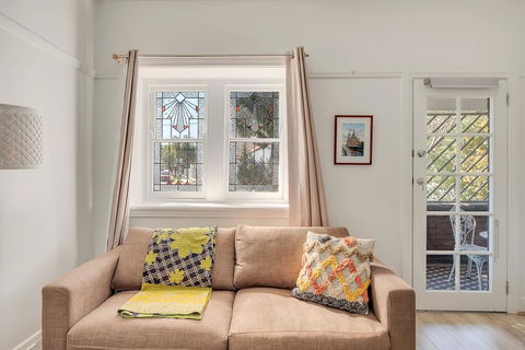Renovated Brighton Beach Stay Home - Accommodation Gladstone 2