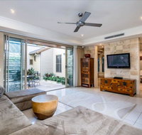 Resort Living with Private Pool sleeps 8 - Accommodation Gladstone