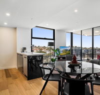 Resort-style Apartment with Balcony Pool and Gym - Accommodation Gladstone
