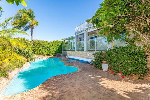 Resort-style Home - Accommodation Gladstone 0