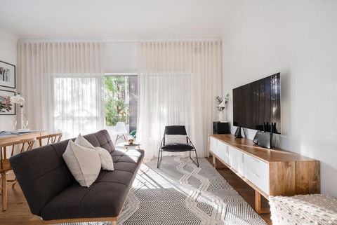 Restful Allawah Retreat Near Sydney Airport - Accommodation Gladstone 0