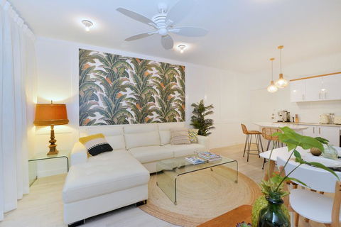Retro Port Douglas Apartments - Accommodation Gladstone 2