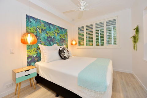 Retro Port Douglas Apartments - Accommodation Gladstone 3