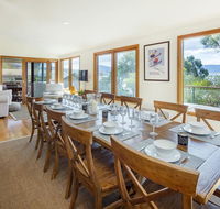 Rimrock - Superior waterfront home - Accommodation Gladstone