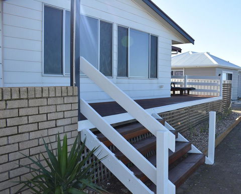 Rising Tide Beach House - Accommodation Gladstone 1