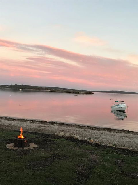 Rising Tide Beach House - Accommodation Gladstone 3