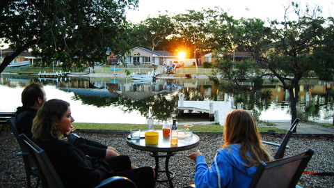 Riverfront Delight - Accommodation Gladstone 1