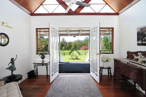 Rivermist - Luxury 6 Bedrooms & 6 Bathrooms! - Accommodation Gladstone 1