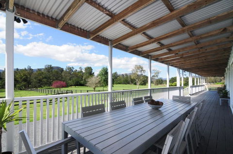 Rivermist - Luxury 6 Bedrooms & 6 Bathrooms! - Accommodation Gladstone 2