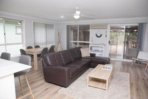 Riverside Haven - Boating, Fishing, Beach, Cafes In Walking Range - Accommodation Gladstone 2