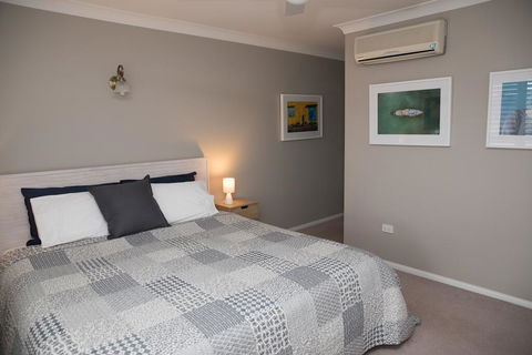 Riverside Haven - Boating, Fishing, Beach, Cafes In Walking Range - Accommodation Gladstone 3