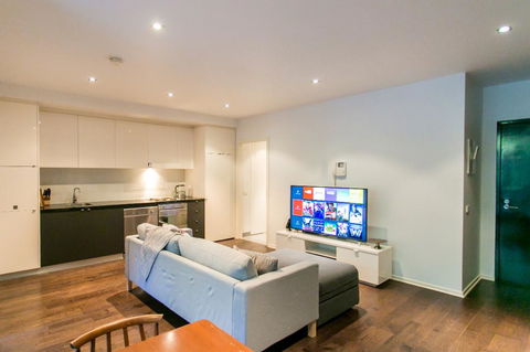 RIVERSIDE RICHMOND LARGE 1 BEDROOM POOLPARKINGNETFLIX - Accommodation Gladstone 1