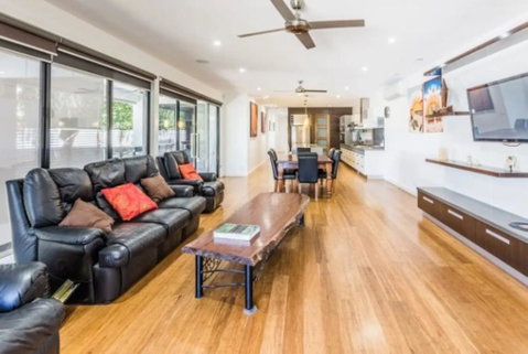 RL Apartments 3 Simms St - Accommodation Gladstone 0