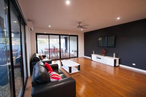 RL Apartments 3 Simms St - Accommodation Gladstone 1