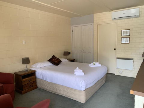 Robertson Country Motel - Accommodation Gladstone 1