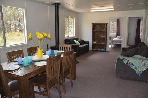 Robinsons Cabin - Accommodation Gladstone 1