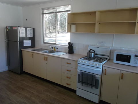 Robinsons Cabin - Accommodation Gladstone 2