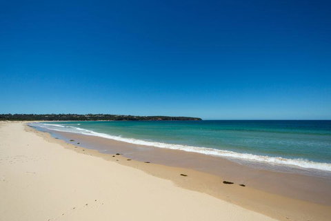 Rolling Waves 1 - Accommodation Gladstone 1