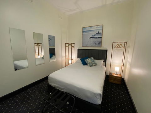 Rooms At Carboni's - Accommodation Gladstone 2