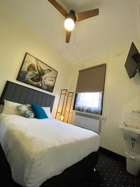 Rooms At Carboni's - Accommodation Gladstone 3