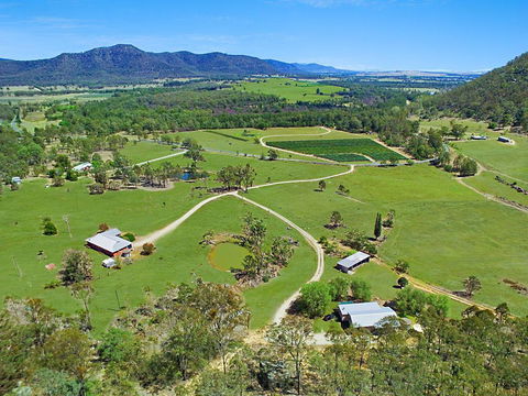 Rosa Estate In Broke - Two 3br House In Walking Distance To Cellar Doors - Accommodation Gladstone 1