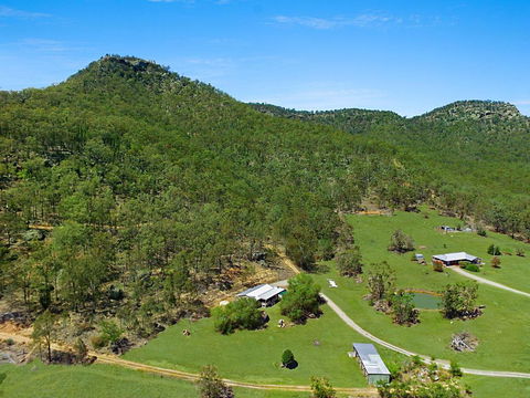 Rosa Estate In Broke - Two 3br House In Walking Distance To Cellar Doors - Accommodation Gladstone 2